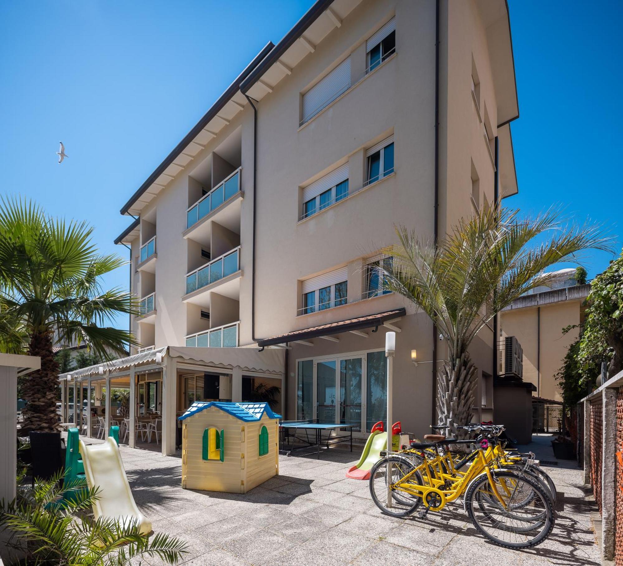 Altamarea Hotel 3*